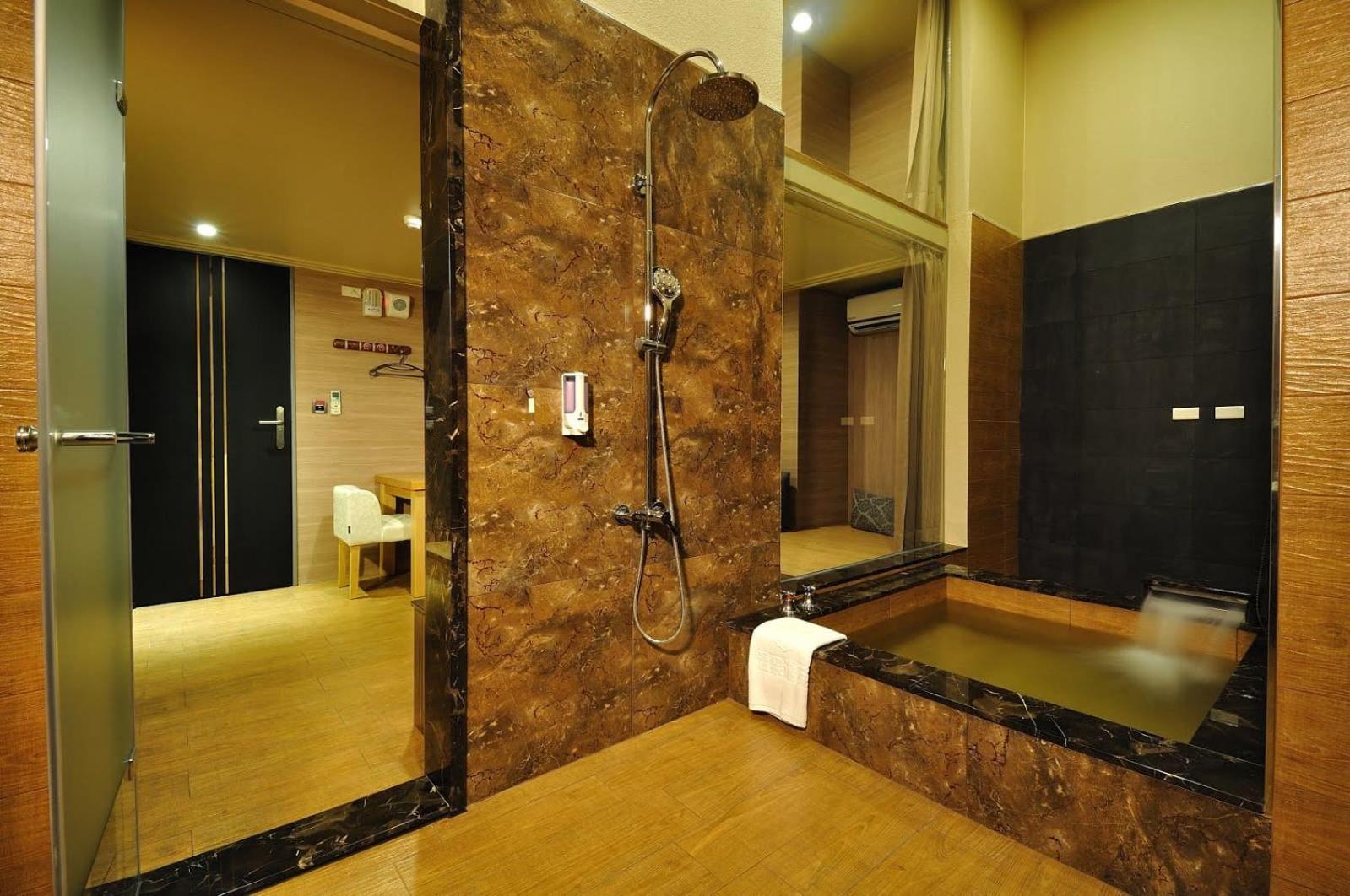 58˚ Hotspring Hotel Джиаоси Стая снимка